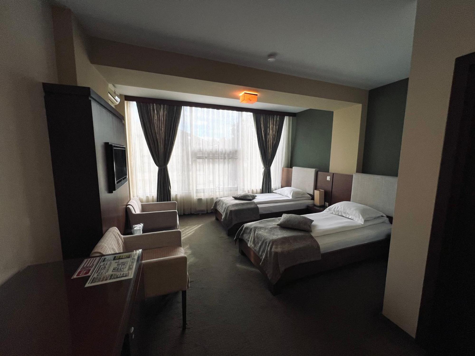 Hotel Royale Галац Экстерьер фото