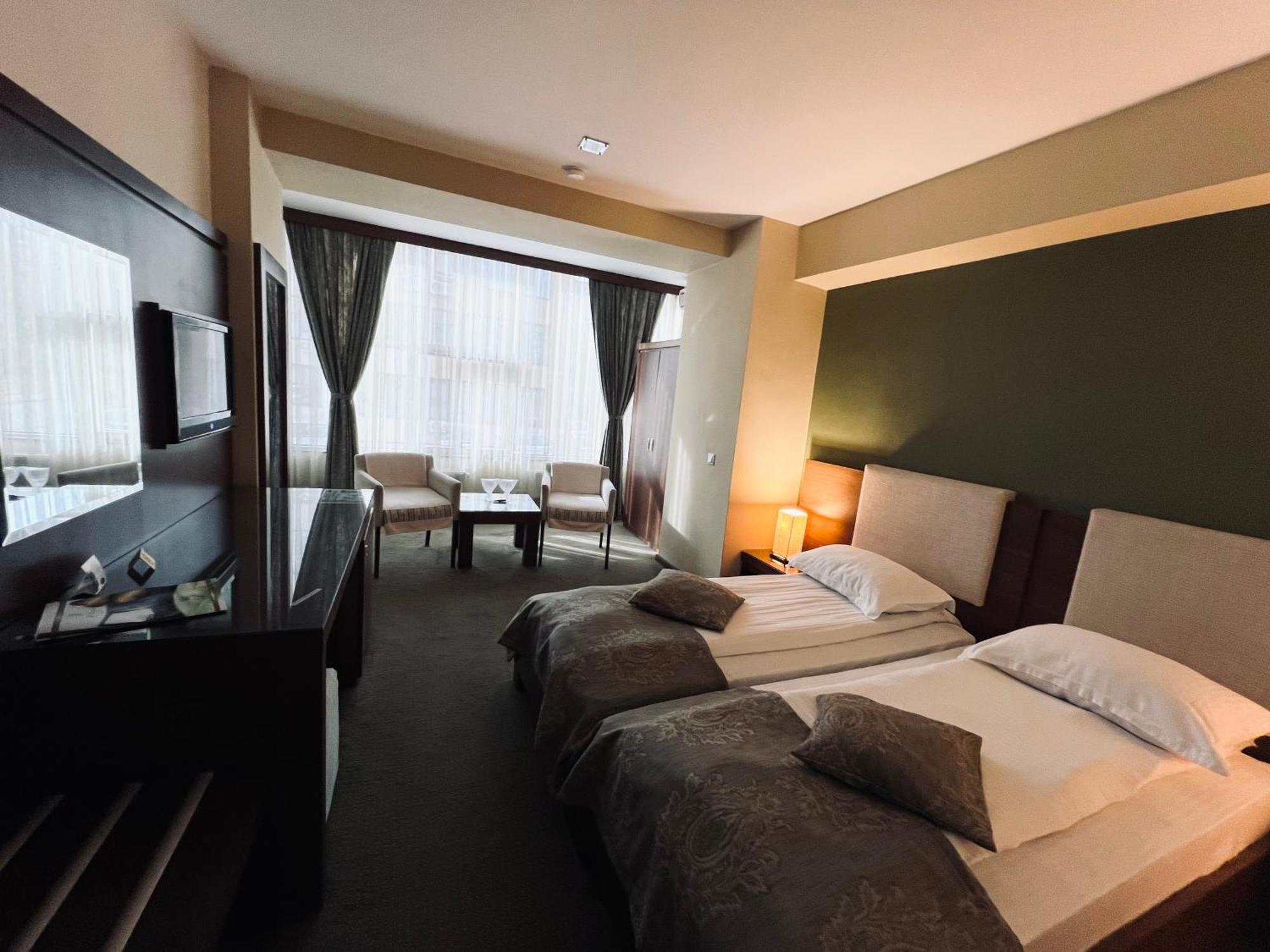 Hotel Royale Галац Экстерьер фото